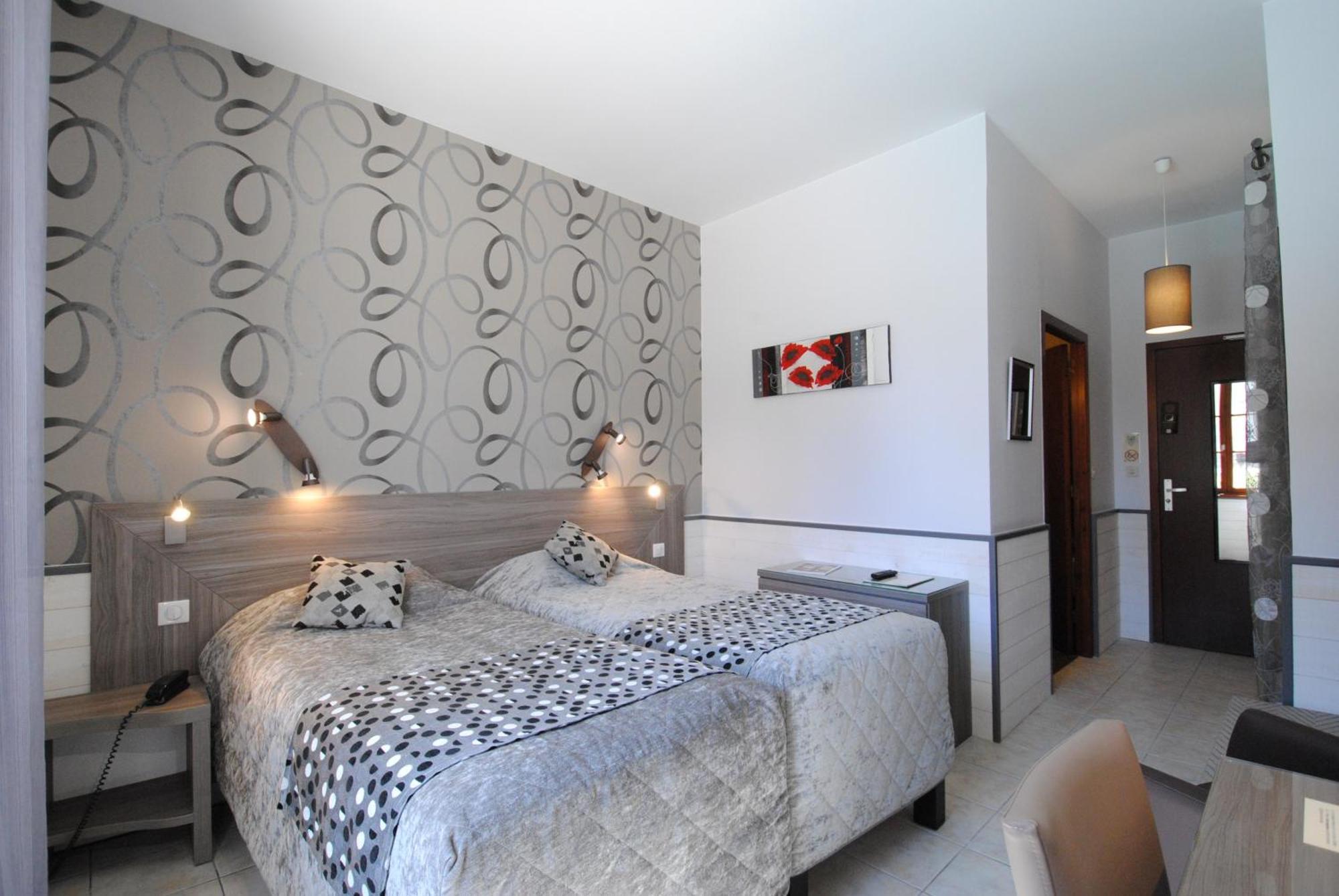 Logis Hostellerie Du Perigord Vert Brantome Exterior photo