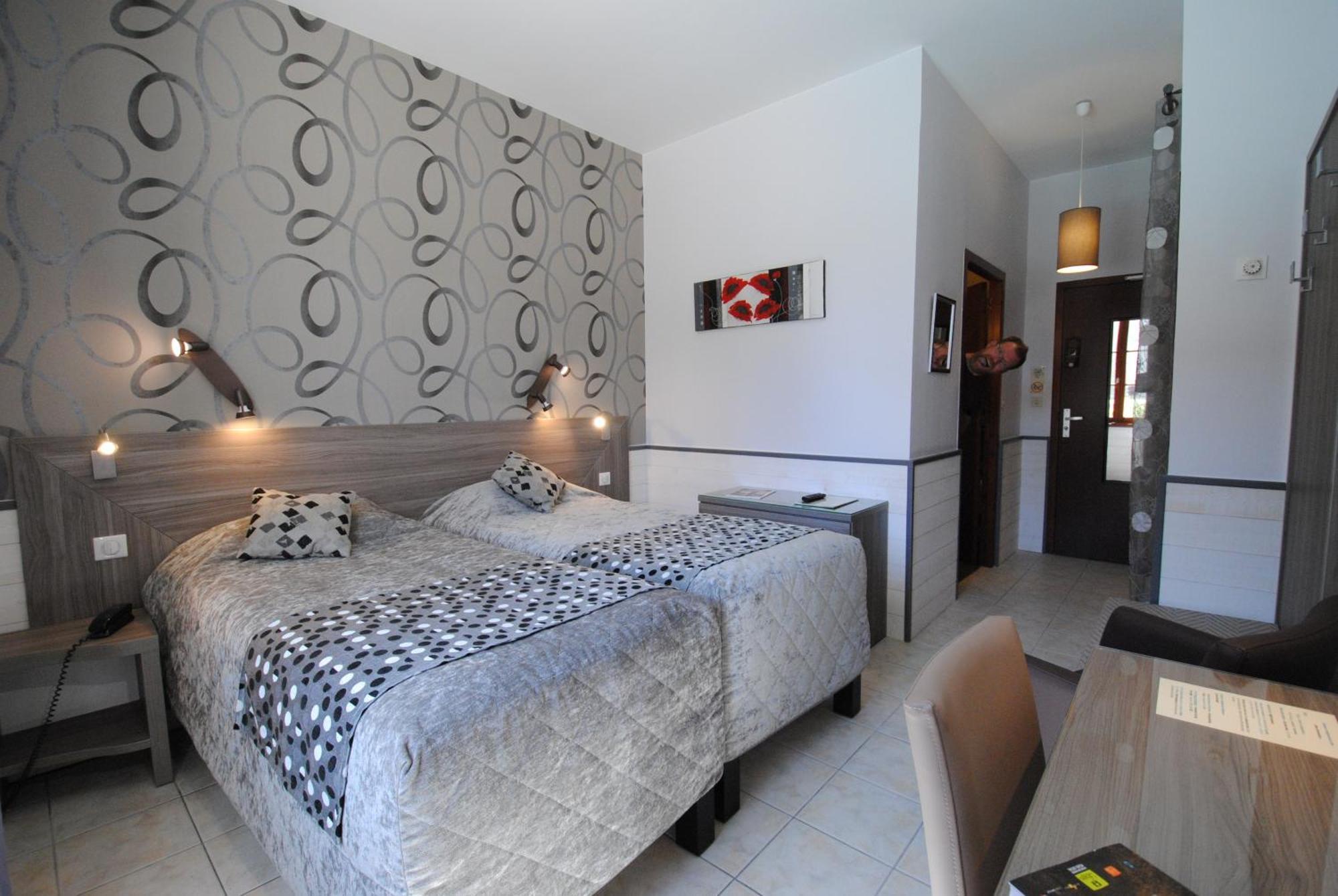 Logis Hostellerie Du Perigord Vert Brantome Exterior photo