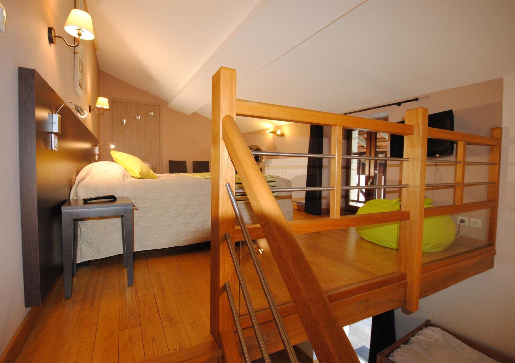 Logis Hostellerie Du Perigord Vert Brantome Exterior photo
