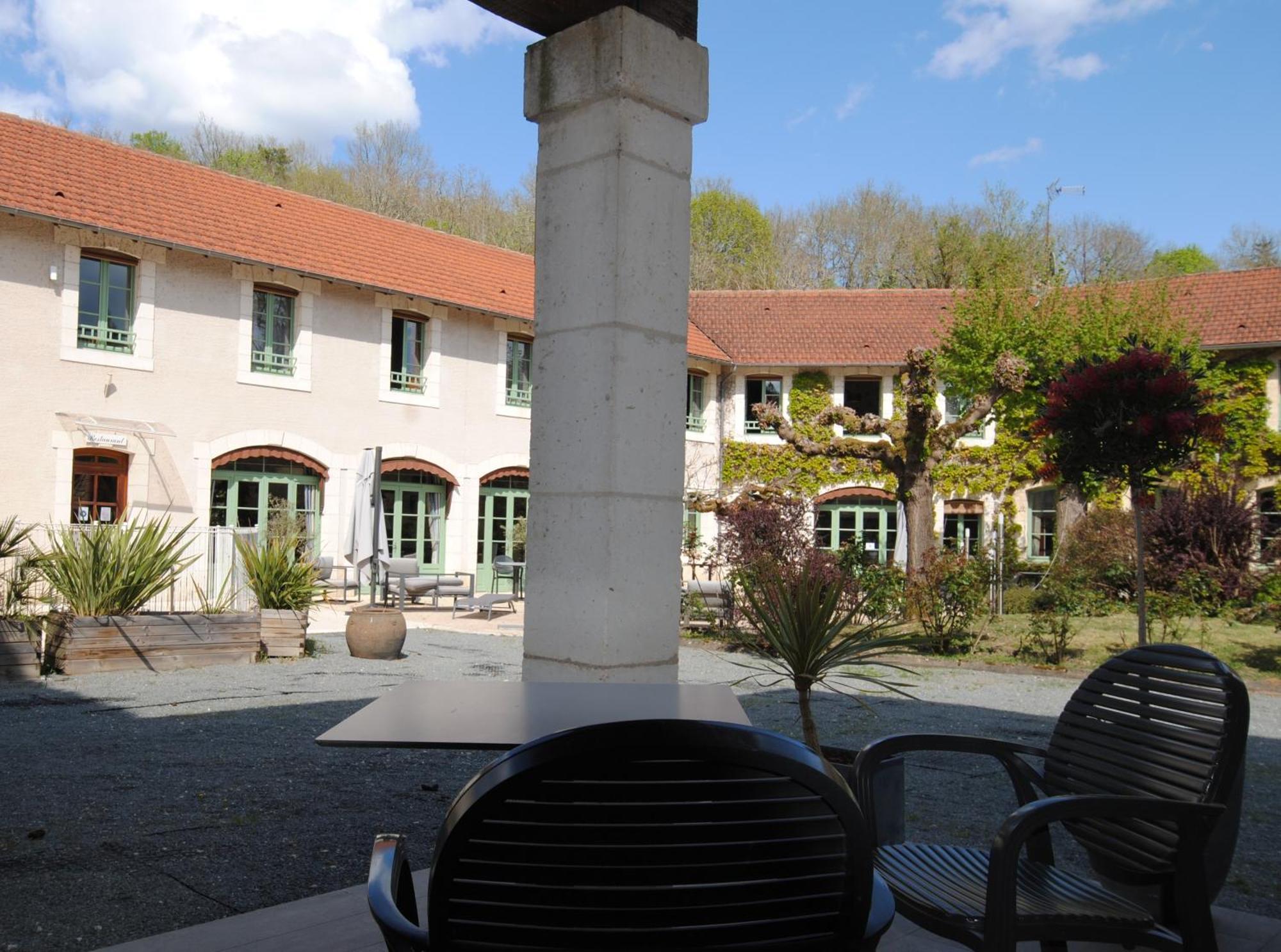 Logis Hostellerie Du Perigord Vert Brantome Exterior photo