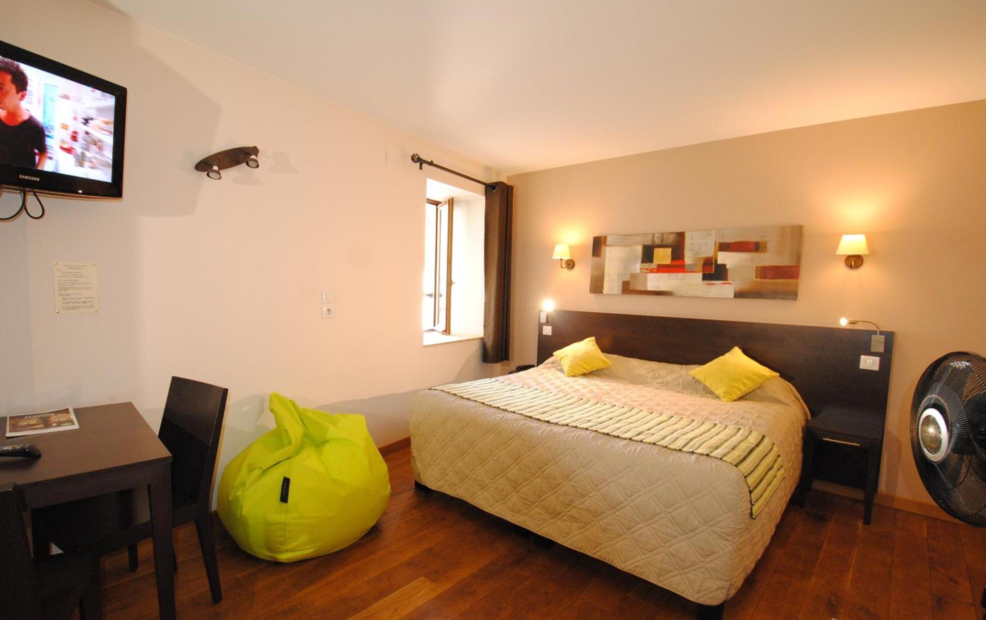 Logis Hostellerie Du Perigord Vert Brantome Exterior photo
